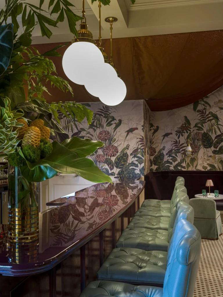 CHROMA23080853684.jpg 768x1025